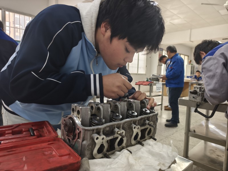 “职场有我”学生技能比赛集锦（二）丨汽车工程系：汽修凝志，精工闪耀