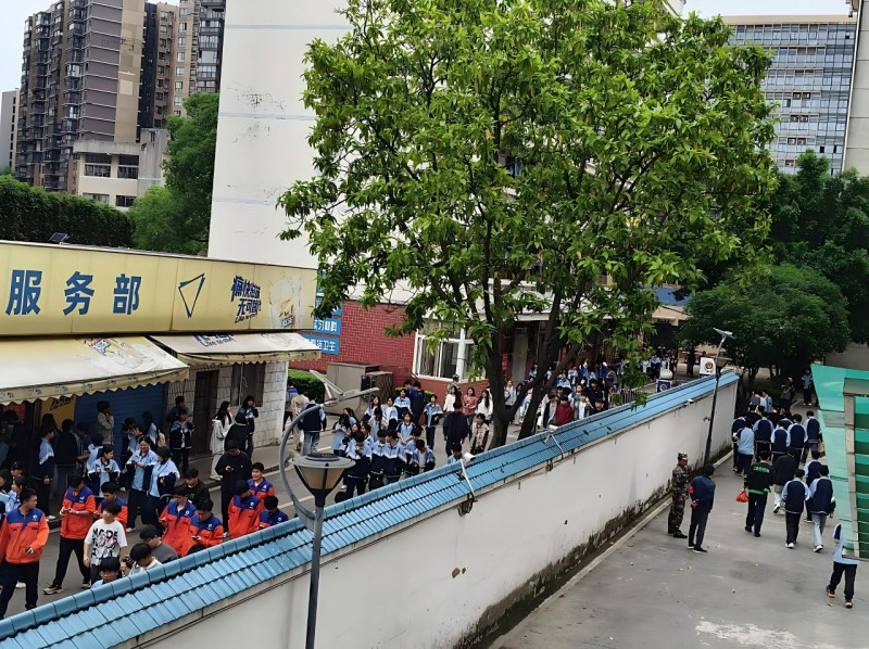 学院开展宿舍安全应急疏散演练